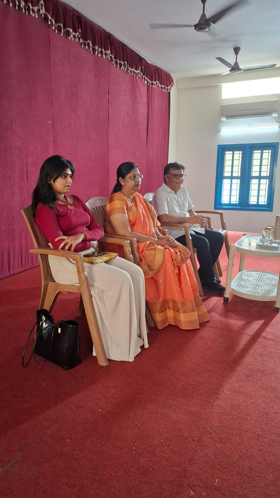 Students listening to the ATA NEET and JEE orientation
